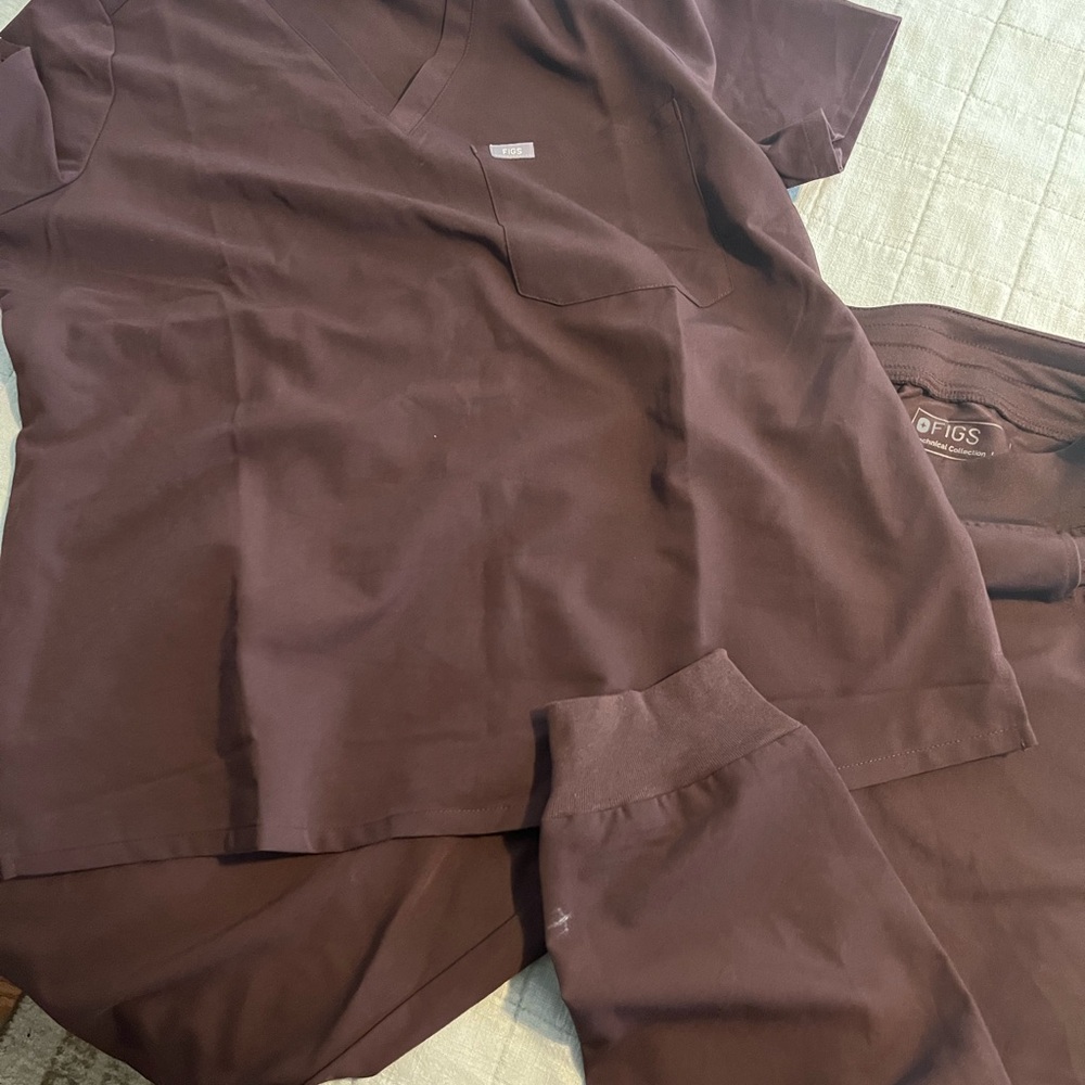 FIGS women’s scrub set in ESPRESSO XL